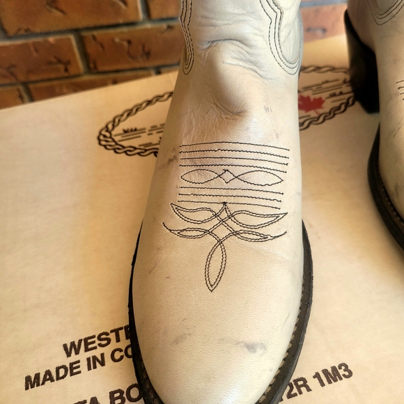 Alberta Boot Mfg. Co. Size Western Boot 9 AA - Picture 2 of 6